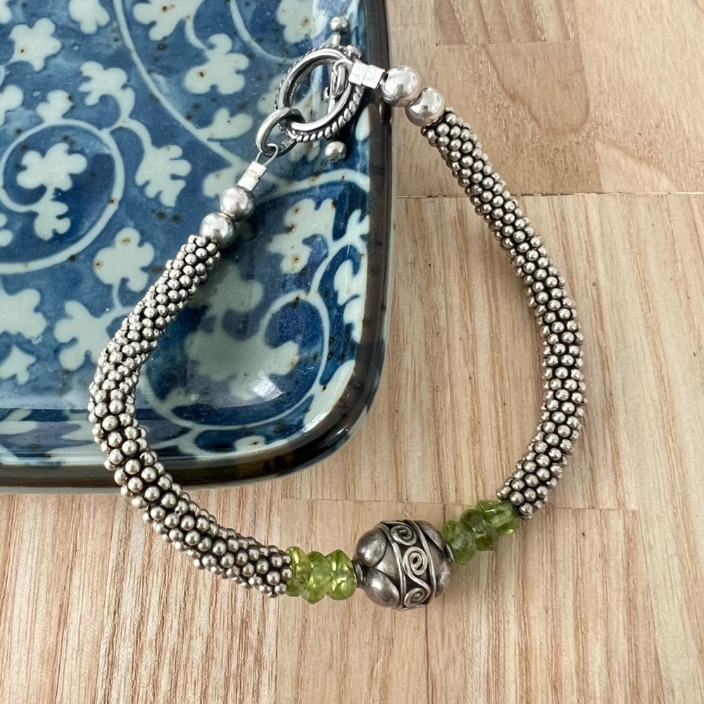 silver beaded green stones daisy chain bracelet